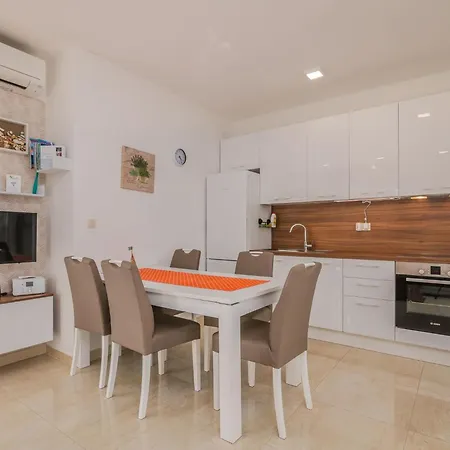 Nemo By Interhome *